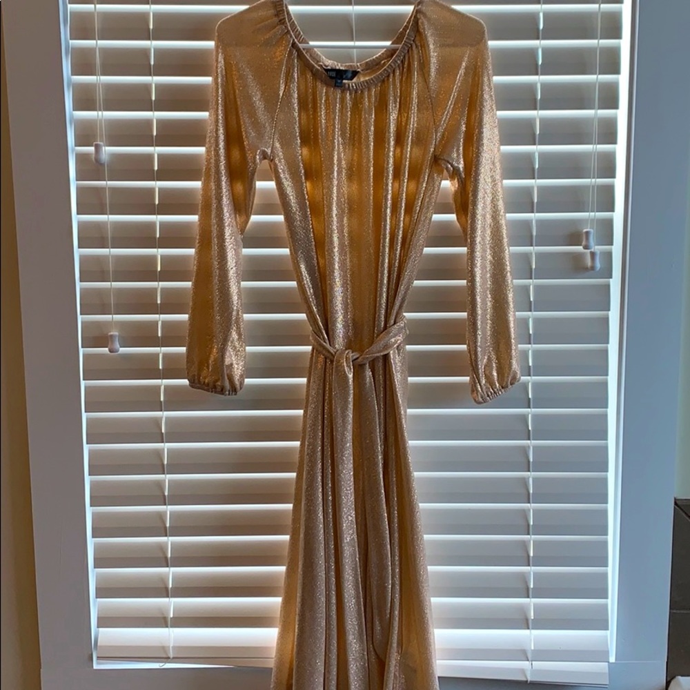 Long sleeve, floaty dress with tie for waste.